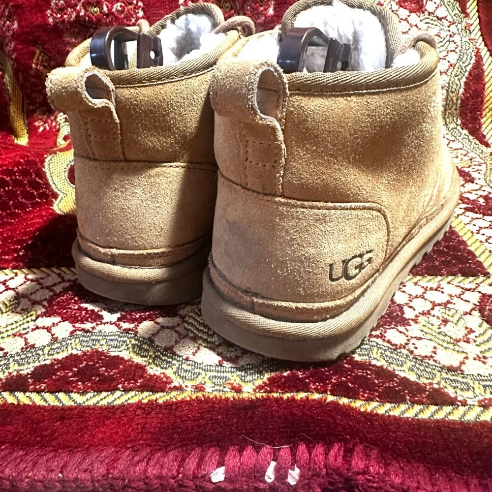 UGG neumel chukka boot women’s 9